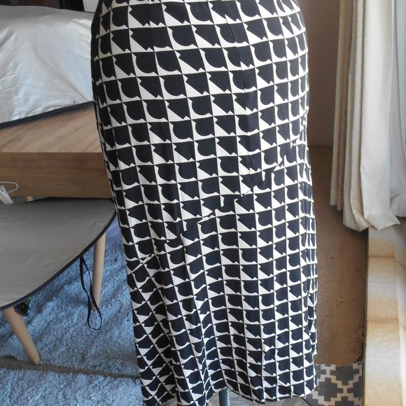 ZARA Size 14 Black Cream geometric pattern midi skirt - Picture 9 of 10